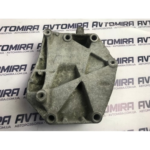 Кронштейн топливного насоса тнвд Opel Astra H 1.9 СDTI 2004-2010 55187918